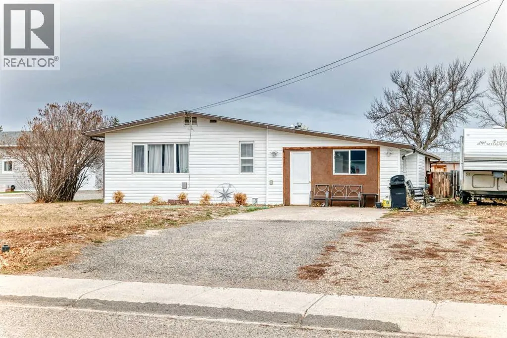 House for rent: 139 W 100  S, Raymond, Alberta T0K 2B0