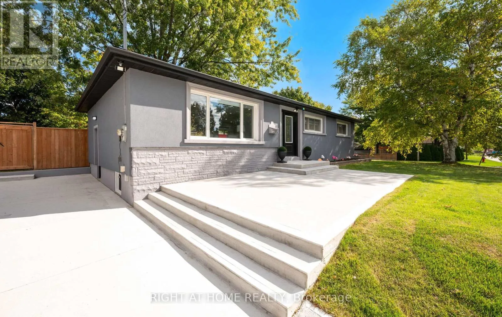 House for rent: 1395 Niels Avenue, Burlington, Ontario L7P 2E6