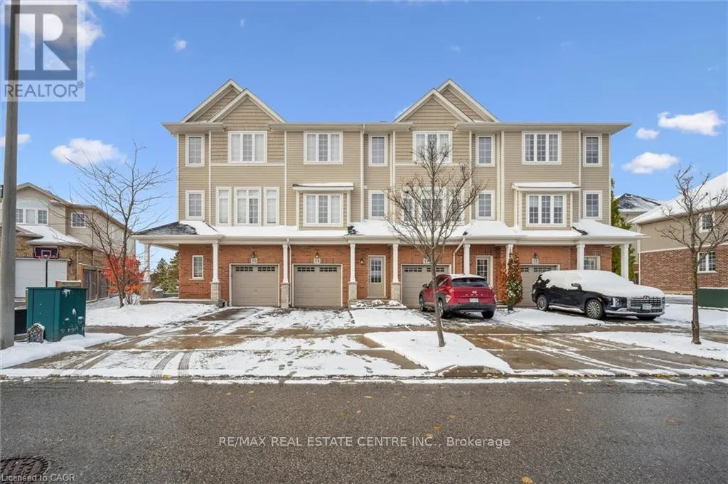 Row / Townhouse for rent: 14 - 100 Chester Drive, Cambridge, Ontario N1T 0C8