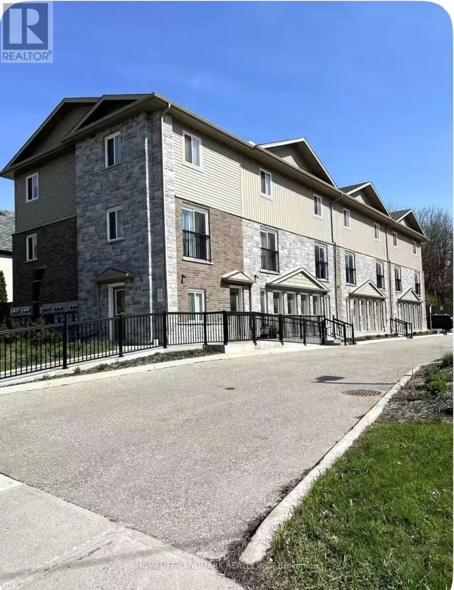 Row / Townhouse for rent: 14 - 122 Courtland Avenue E, Kitchener, Ontario N2G 0B8