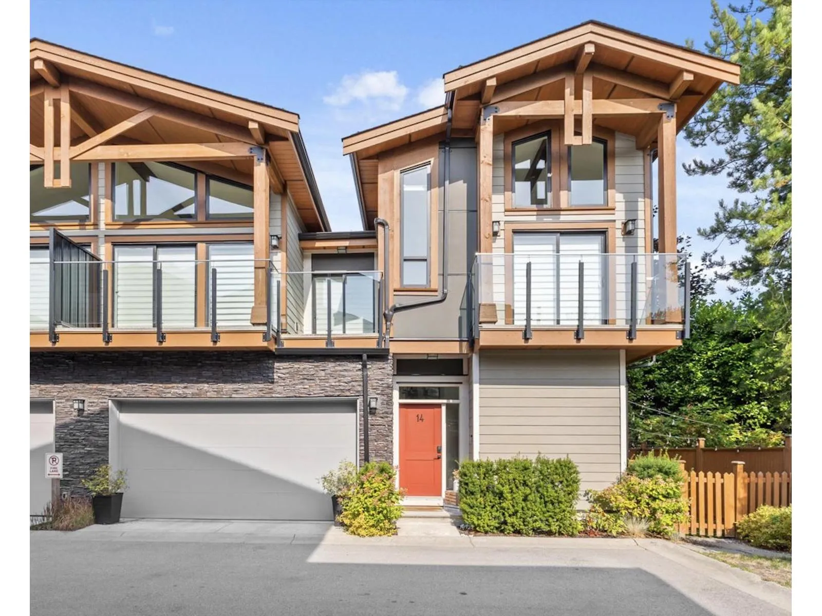 Row / Townhouse for rent: 14 1454 162b Street, Surrey, British Columbia V4A 9W9