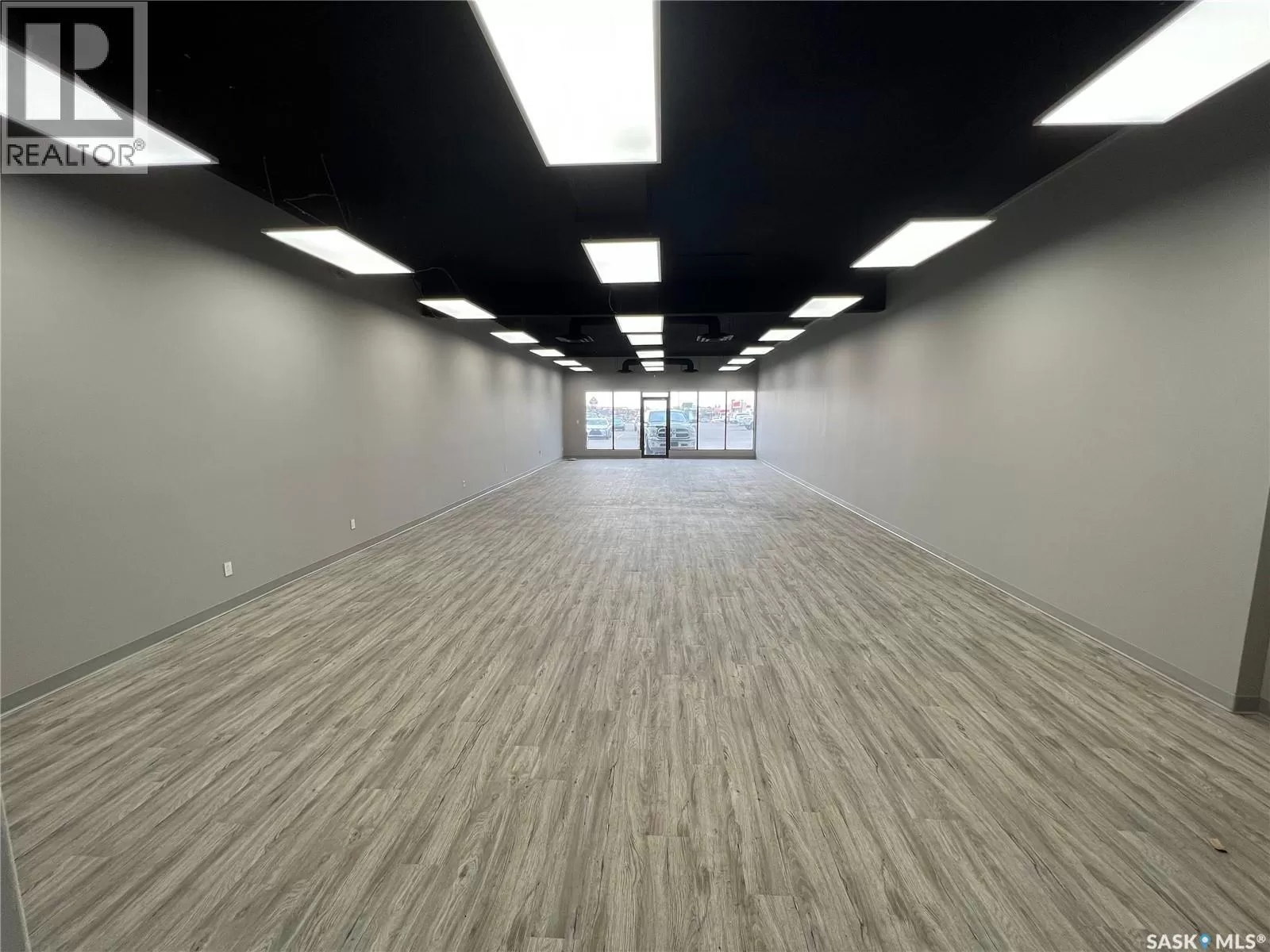 Retail for rent: 14 385 Broadway Street E, Yorkton, Saskatchewan S3N 3Z3