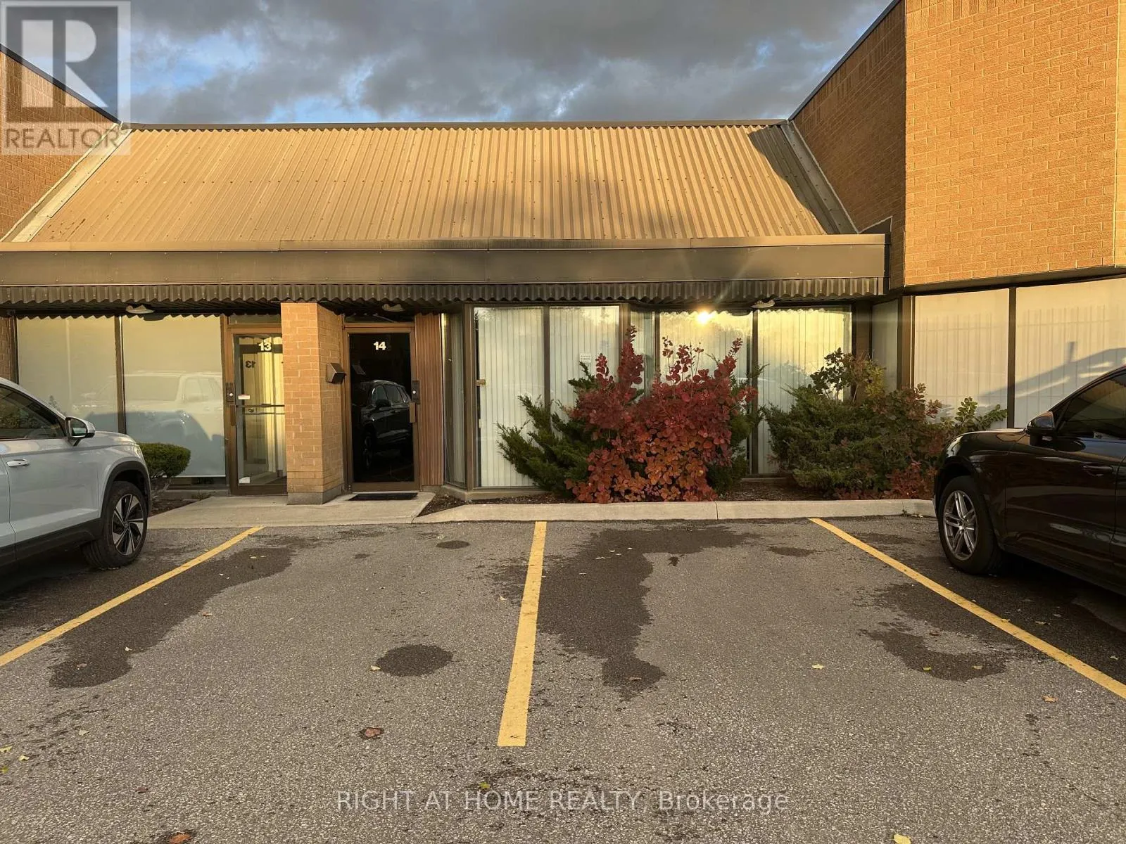 14 - 95 West Beaver Creek Road, Richmond Hill, Ontario L4B 1H2