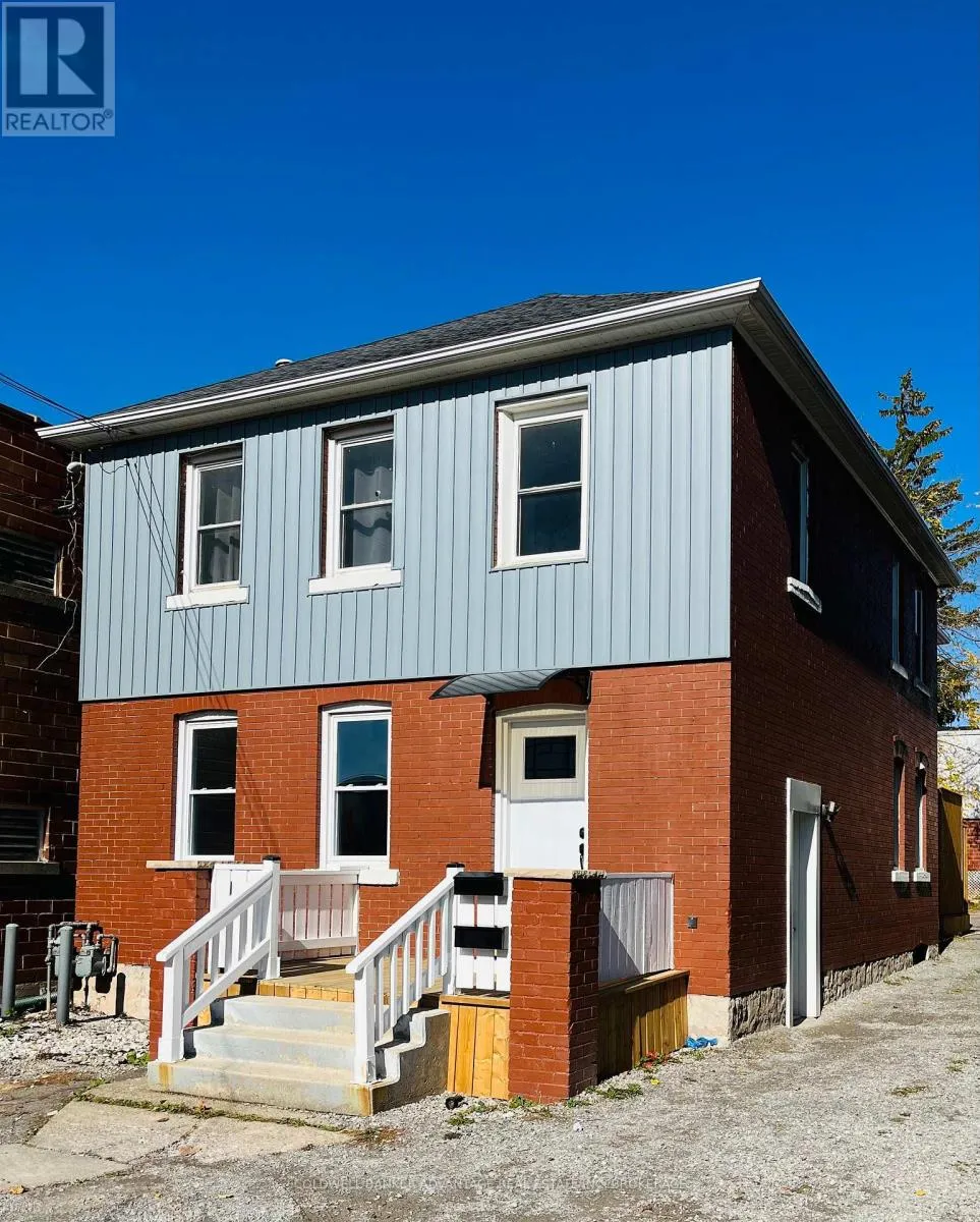 Duplex for rent: 14 Albert Street, Welland, Ontario L3B 4L2