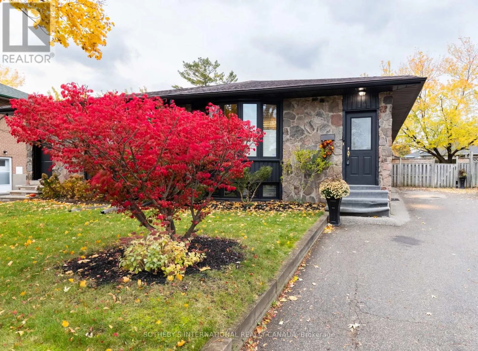 House for rent: 14 Beckenham Court, Toronto, Ontario M9C 3K9