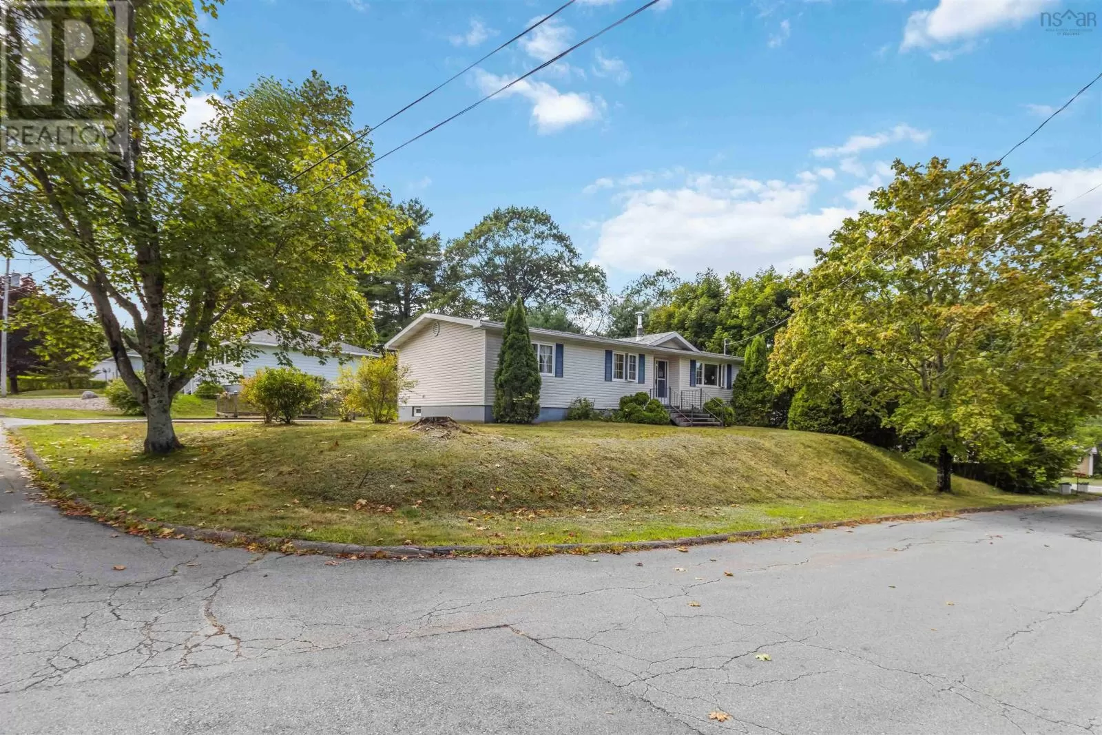 House for rent: 14 Bennett Avenue, Bridgewater, Nova Scotia B4V 3A9