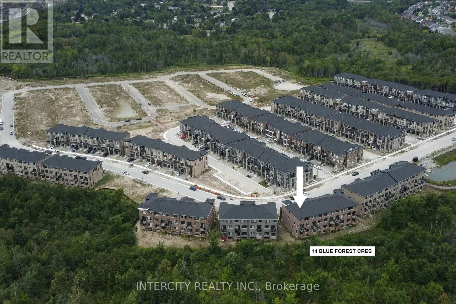 Row / Townhouse for rent: 14 Blue Forest Crescent, Barrie, Ontario L9J 0N3