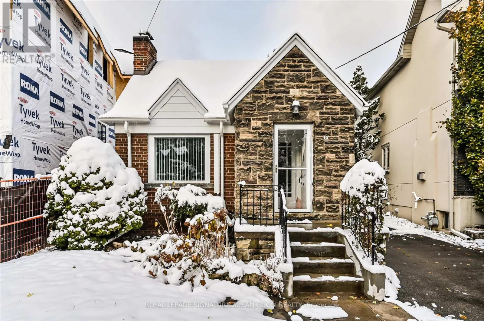 House for rent: 14 Dustan Crescent, Toronto, Ontario M4J 4G5