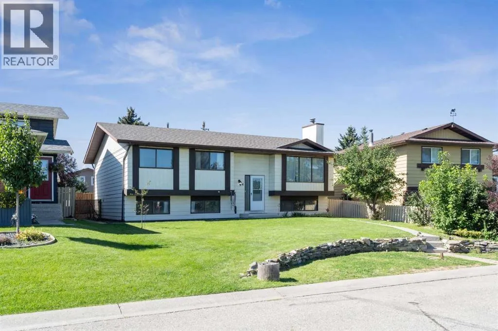 House for rent: 14 Glenhill Crescent, Cochrane, Alberta T4C 1G8