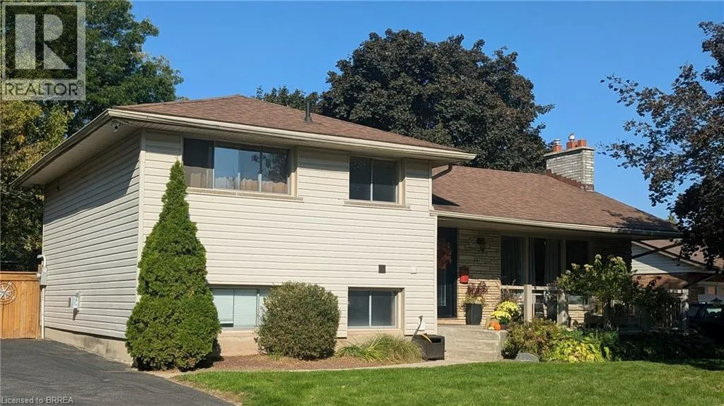 House for rent: 14 Meadow Road, Brantford, Ontario N3R 3L1