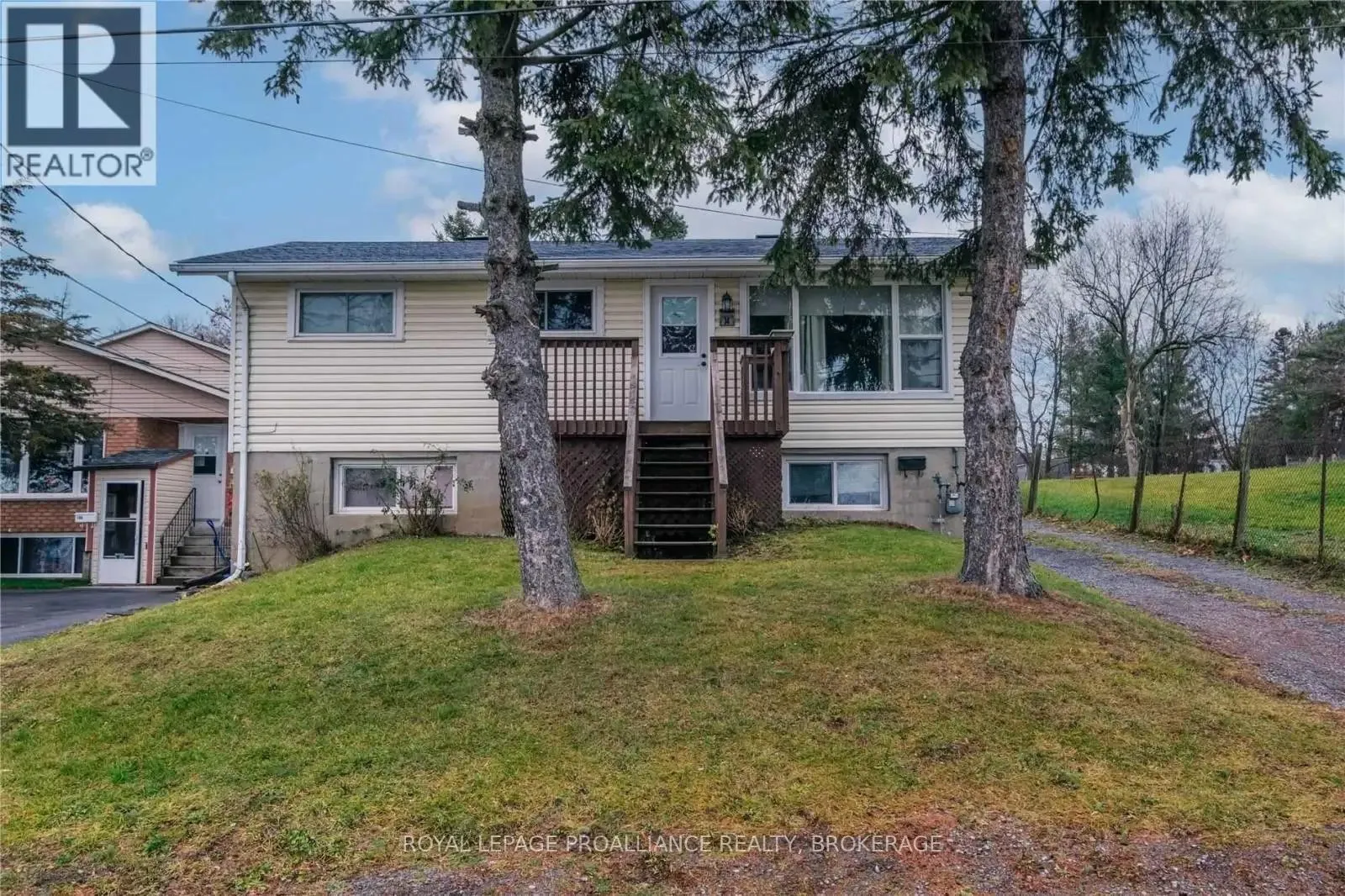 Duplex for rent: 14 Shaw Street, Kingston, Ontario K7K 4Y4