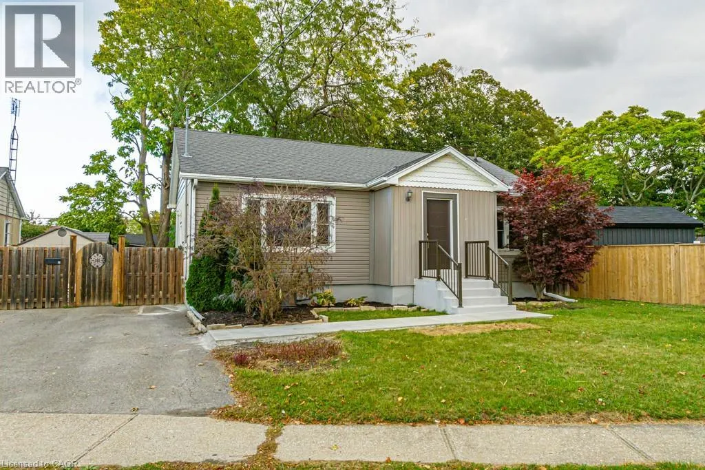 House for rent: 14 Woodbine Avenue Unit# A, St. Catharines, Ontario L2N 3N3