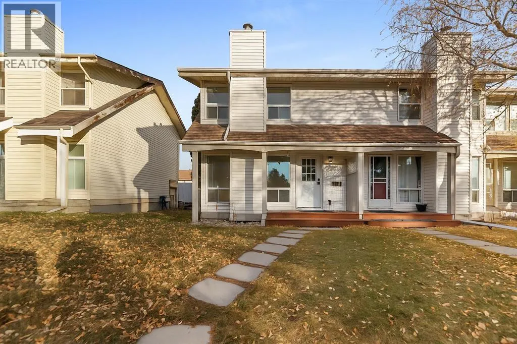 Row / Townhouse for rent: 14 Woodhill Road Sw, Calgary, Alberta T2W 3P2