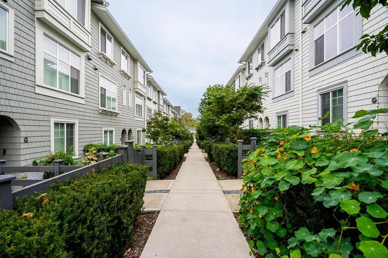 Row / Townhouse for rent: 140 8168 136a Street, Surrey, British Columbia V3W 2Z6