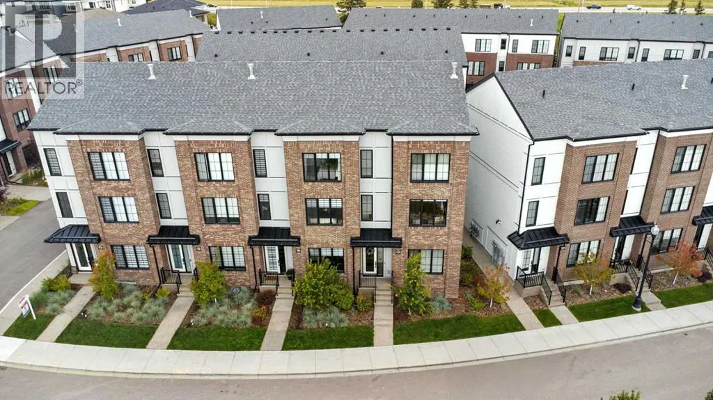 Row / Townhouse for rent: 140 Discovery Drive Sw, Calgary, Alberta T3H 4N7