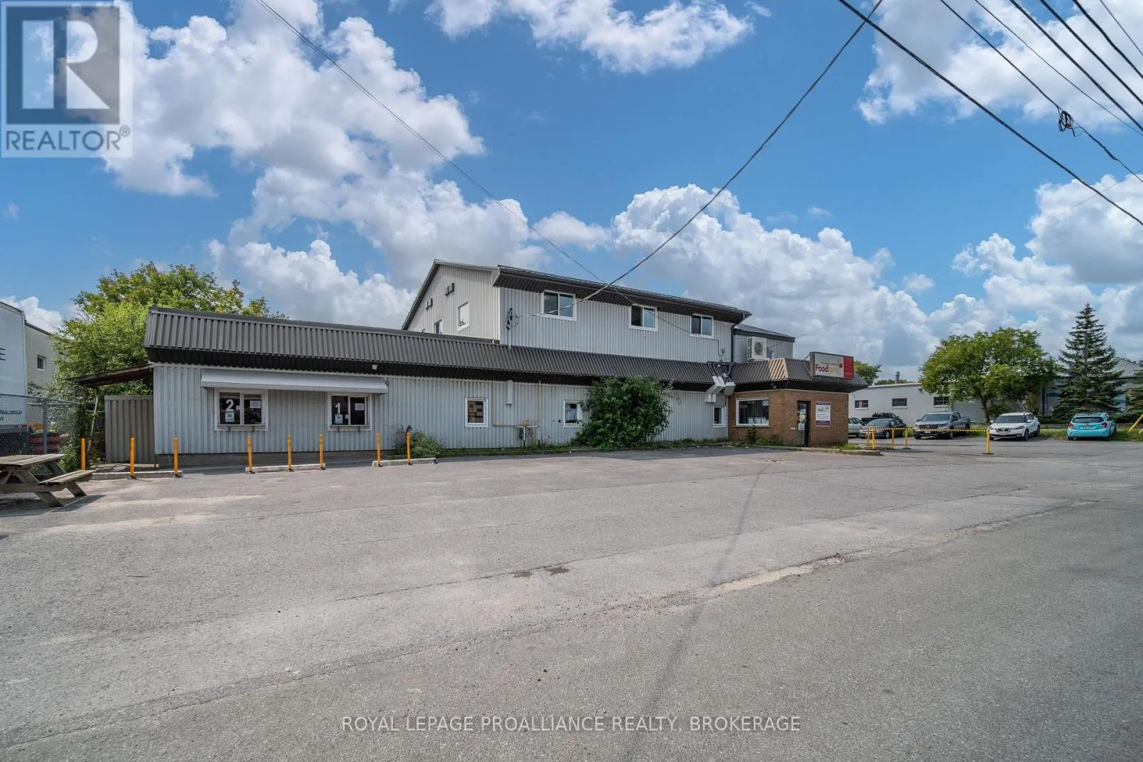 Warehouse for rent: 140 Hickson Avenue, Kingston, Ontario K7K 2N6