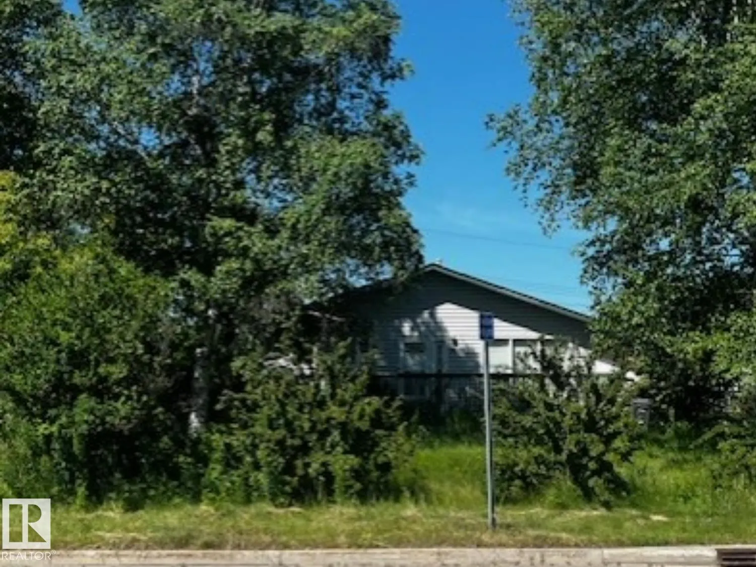 House for rent: 1401 10 St, Cold Lake, Alberta T9M 1J6