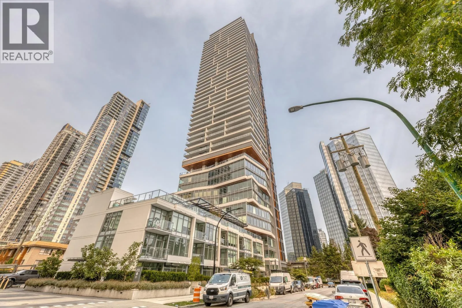 Apartment for rent: 1402 6511 Sussex Avenue, Burnaby, British Columbia V5H 0K5