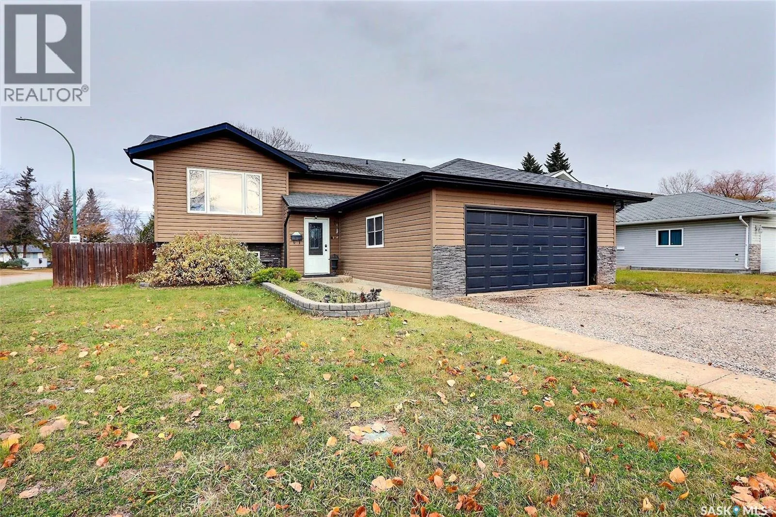 House for rent: 1402 7th Street E, Prince Albert, Saskatchewan S6V 0V4