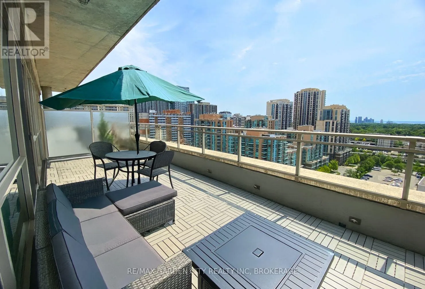 Apartment for rent: 1402/ph2 - 5101 Dundas Street W, Toronto, Ontario M9A 5G8