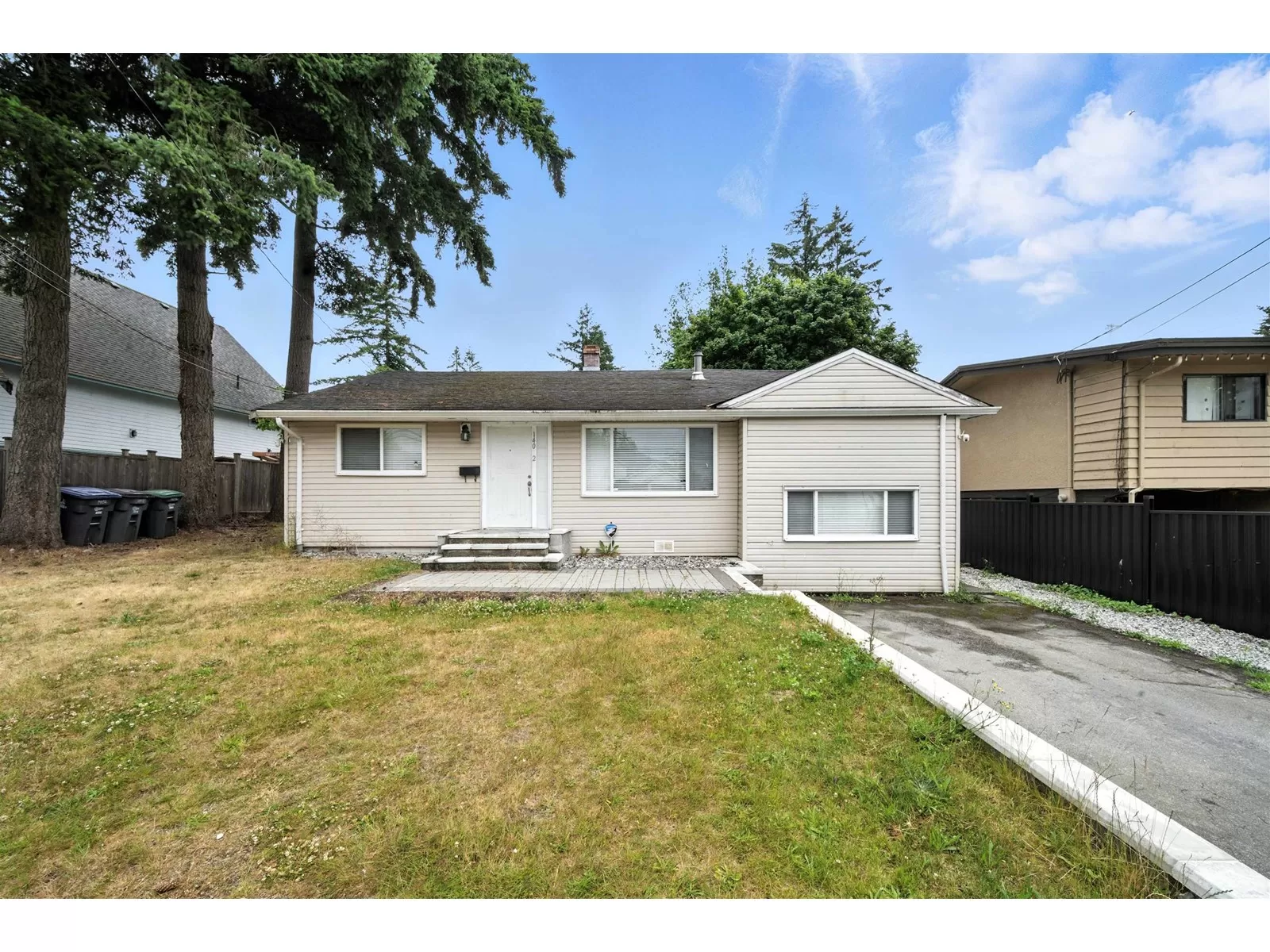 House for rent: 14032 Grosvenor Road, Surrey, British Columbia V3R 5G5