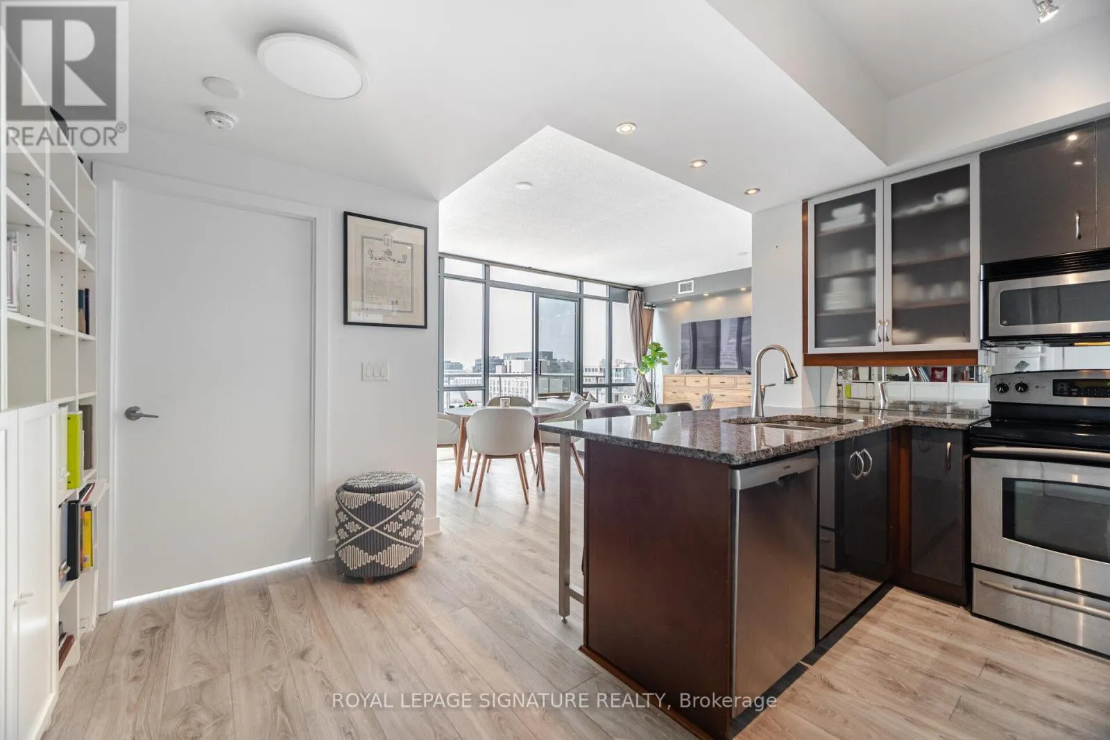 Apartment for rent: 1405 - 438 King Street W, Toronto, Ontario M5V 3T9