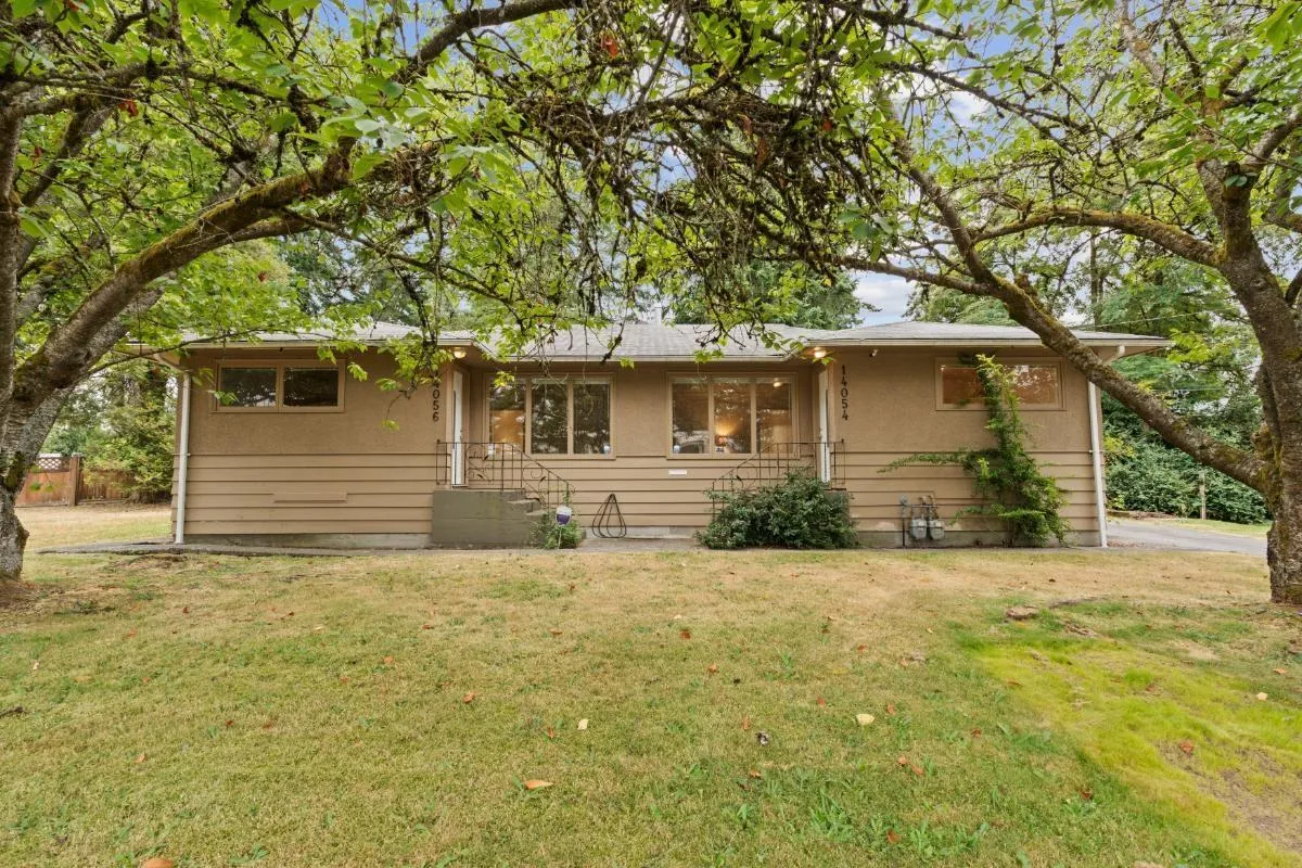 House for rent: 14054 Antrim Road, Surrey, British Columbia V3R 5H7