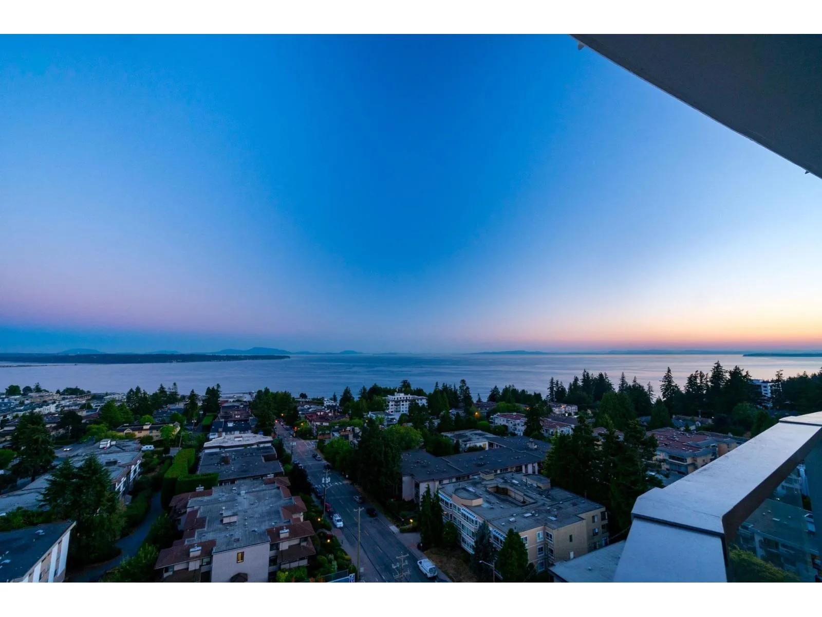 Apartment for rent: 1406 1500 Martin Street, White Rock, British Columbia V4B 0C2