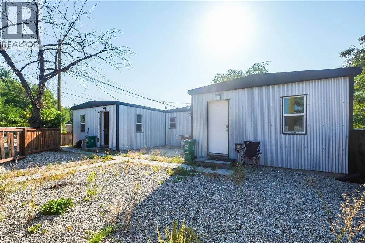 Fourplex for rent: 1406 Fourth Avenue, Trail, British Columbia V1R 1S5