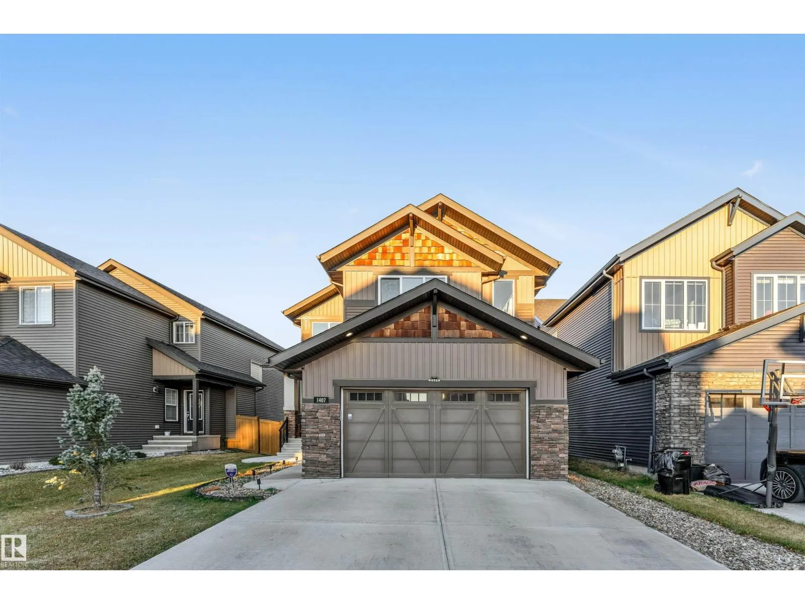 House for rent: 1407 Graydon Hill Wy Sw, Edmonton, Alberta T6W 3C9