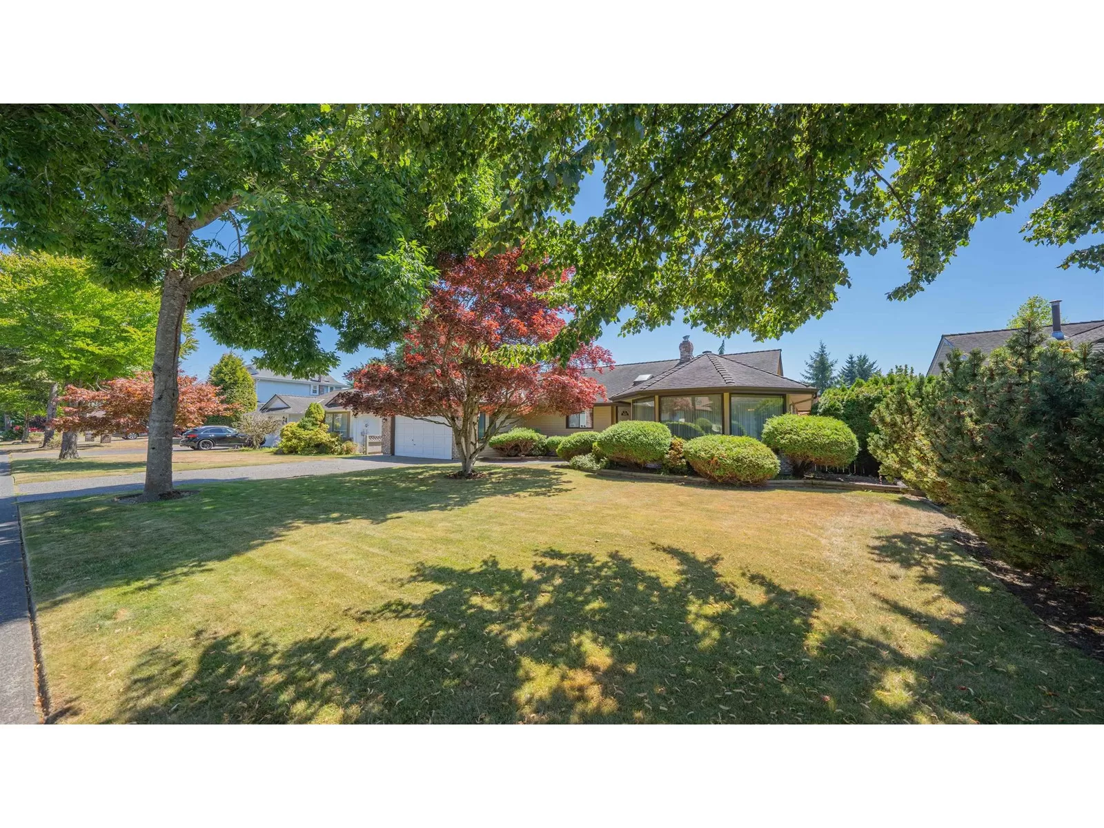 House for rent: 14076 19a Avenue, Surrey, British Columbia V4A 7Z6