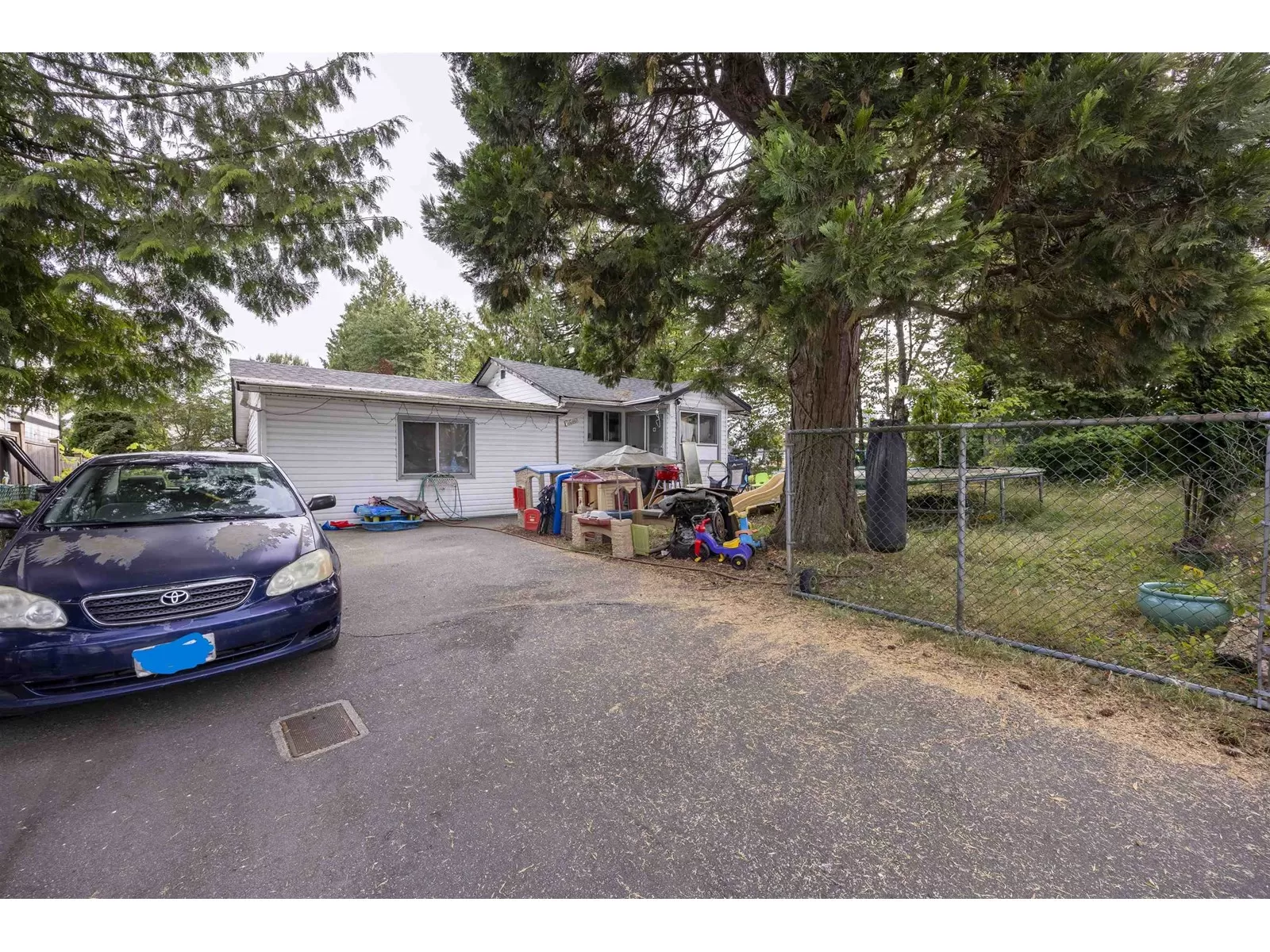 House for rent: 14080 110 Avenue, Surrey, British Columbia V3R 1Z2