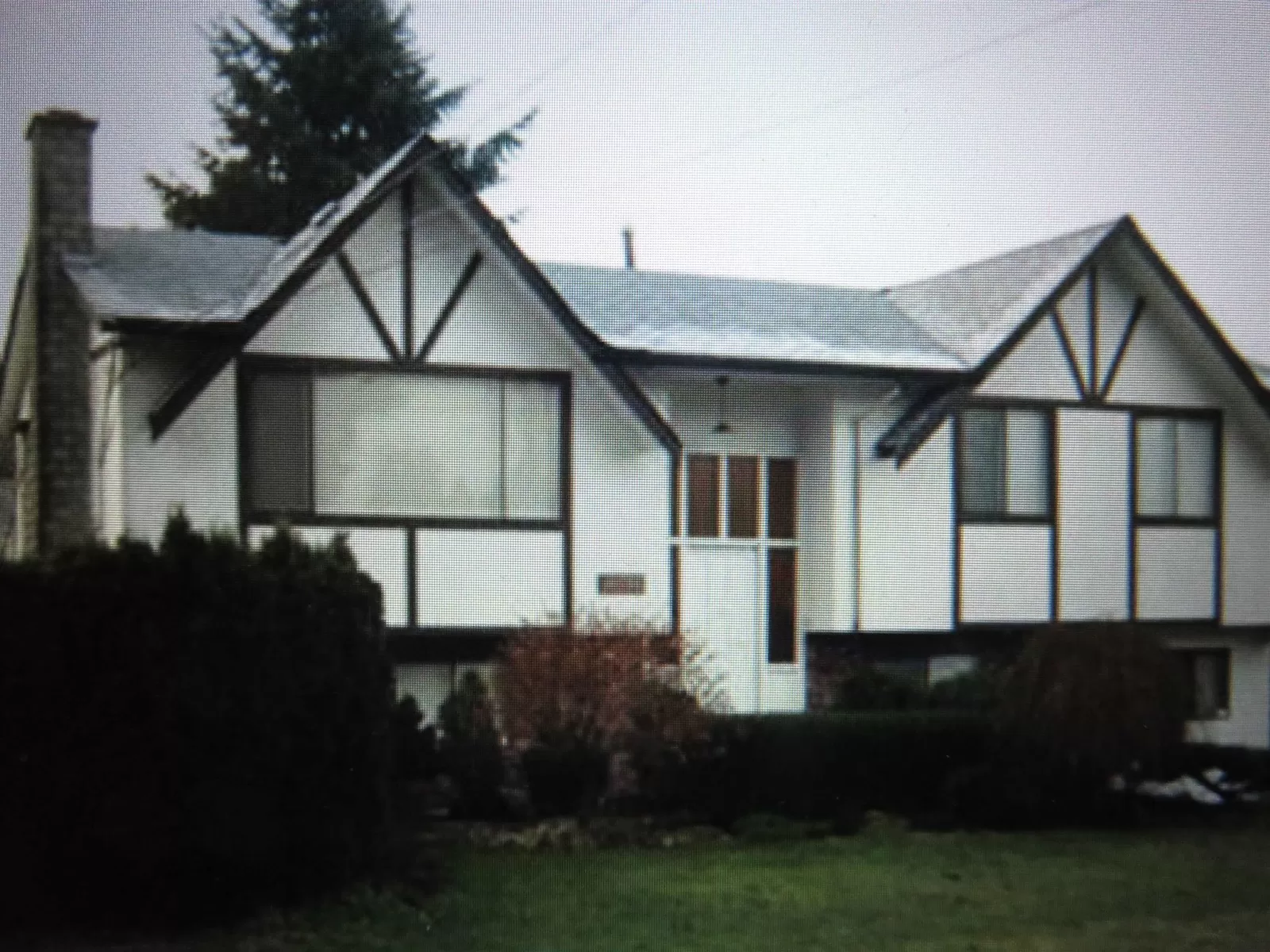 House for rent: 14086 103a Avenue, Surrey, British Columbia V3T 5A3