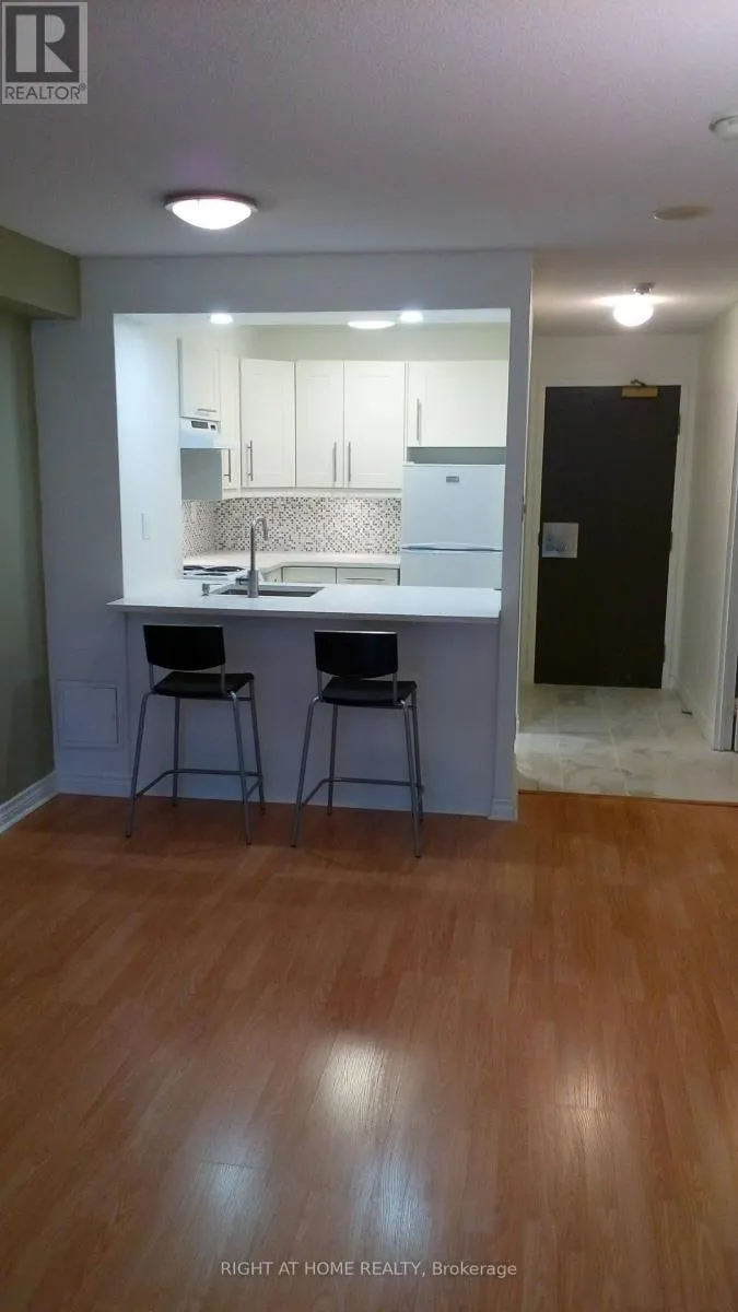 Apartment for rent: 1409 - 736 Bay Street, Toronto, Ontario M5G 2M4