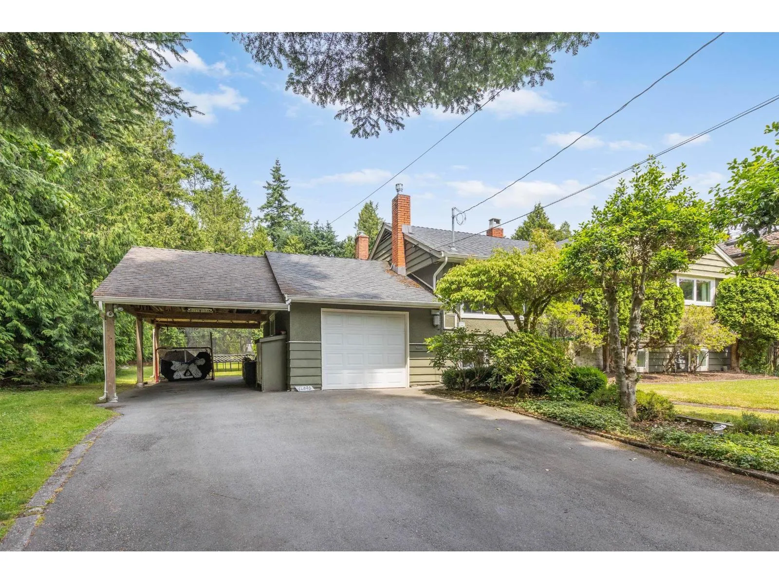 House for rent: 14093 Magdalen Avenue, White Rock, British Columbia V4B 2W6