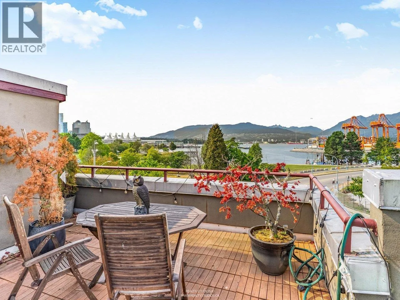 Row / Townhouse for rent: 141 Alexander Street, Vancouver, British Columbia V6A 1B8