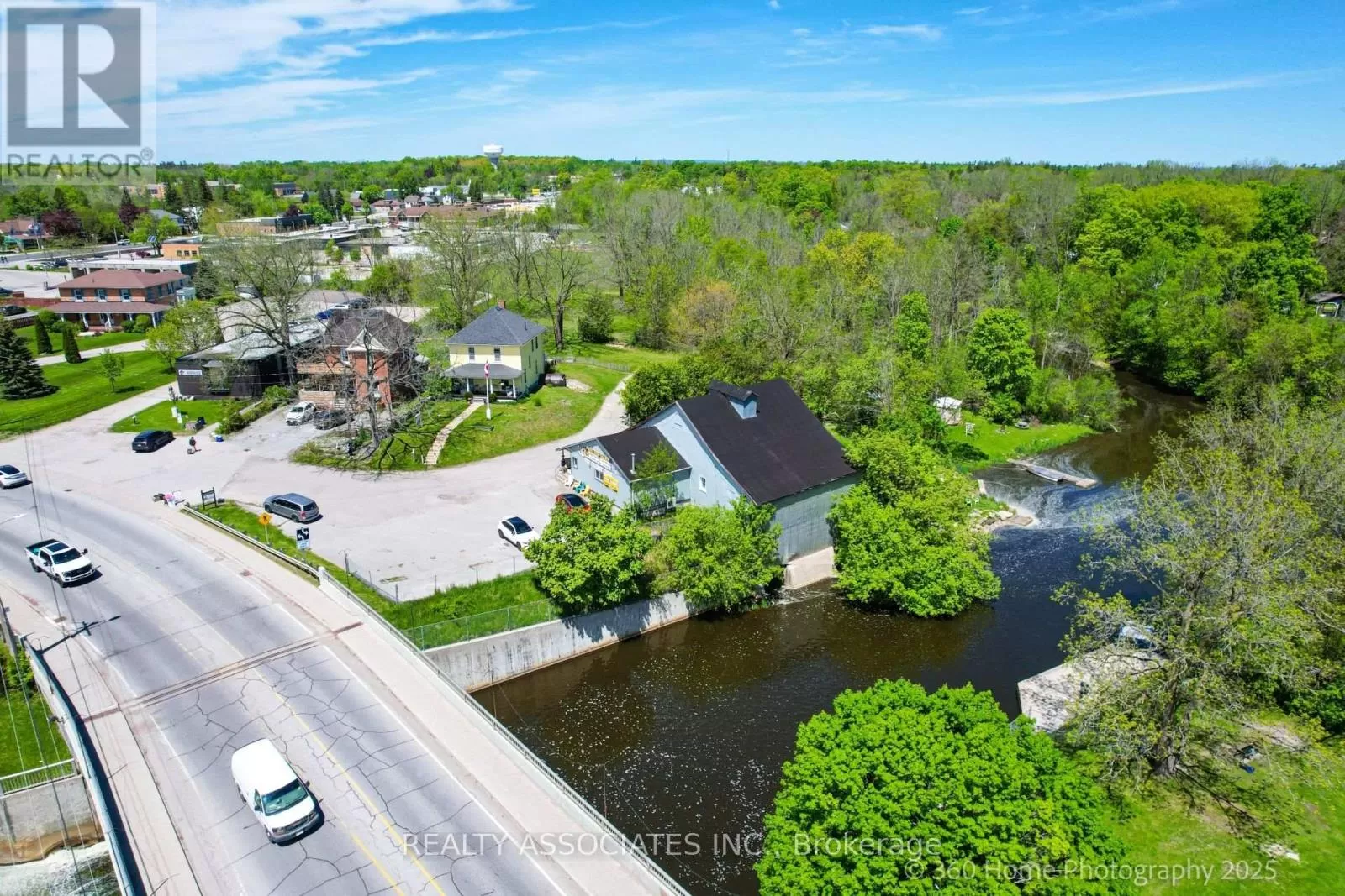 141 High Street, Georgina, Ontario L0E 1R0