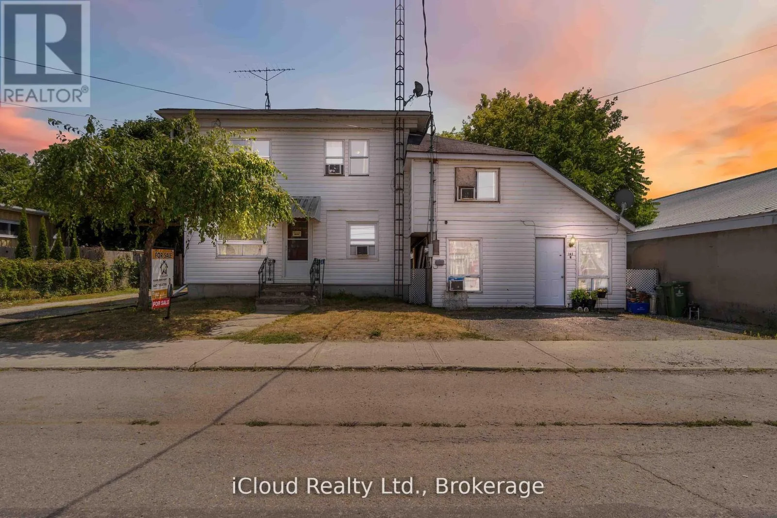 Triplex for rent: 141 Main Street, Leeds and the Thousand Islands, Ontario K0H 2N0