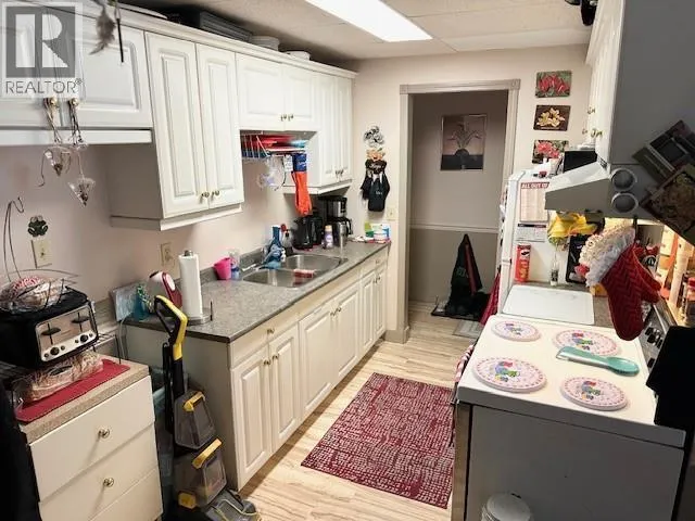 Apartment for rent: 1410 Penticton Avenue Unit# 216, Penticton, British Columbia V2A 2N5