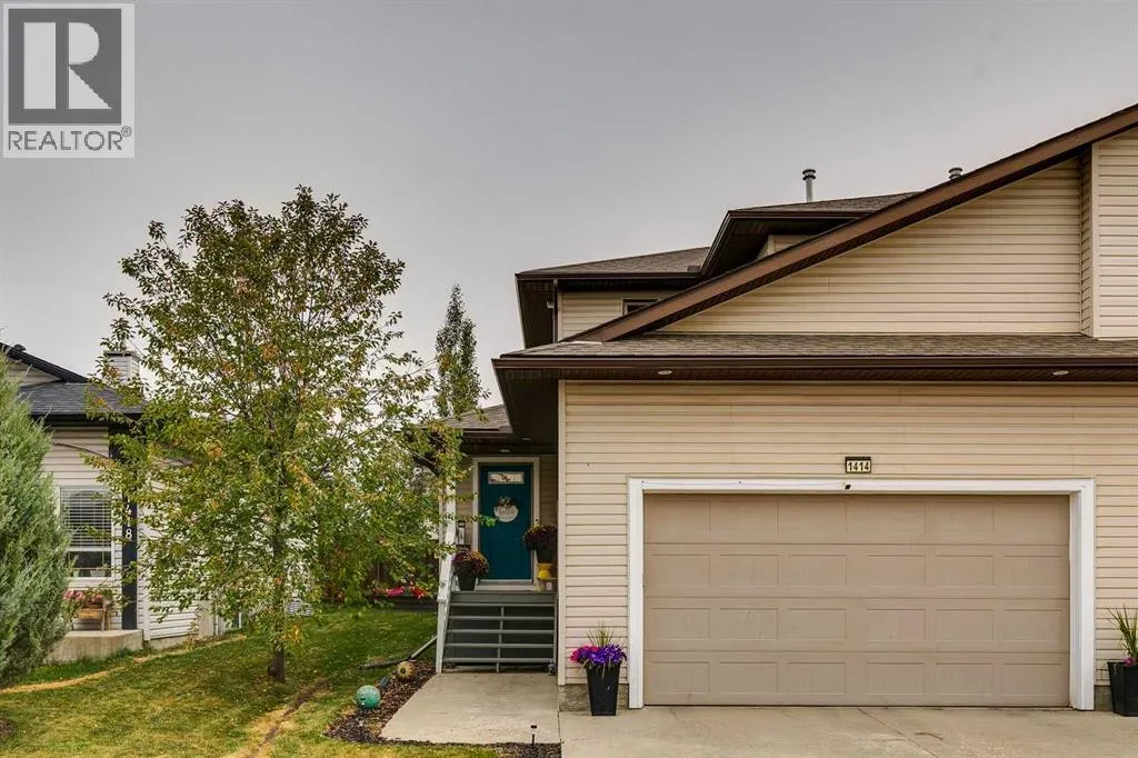 Duplex for rent: 1414 Smith Avenue, Crossfield, Alberta T0M 0S0