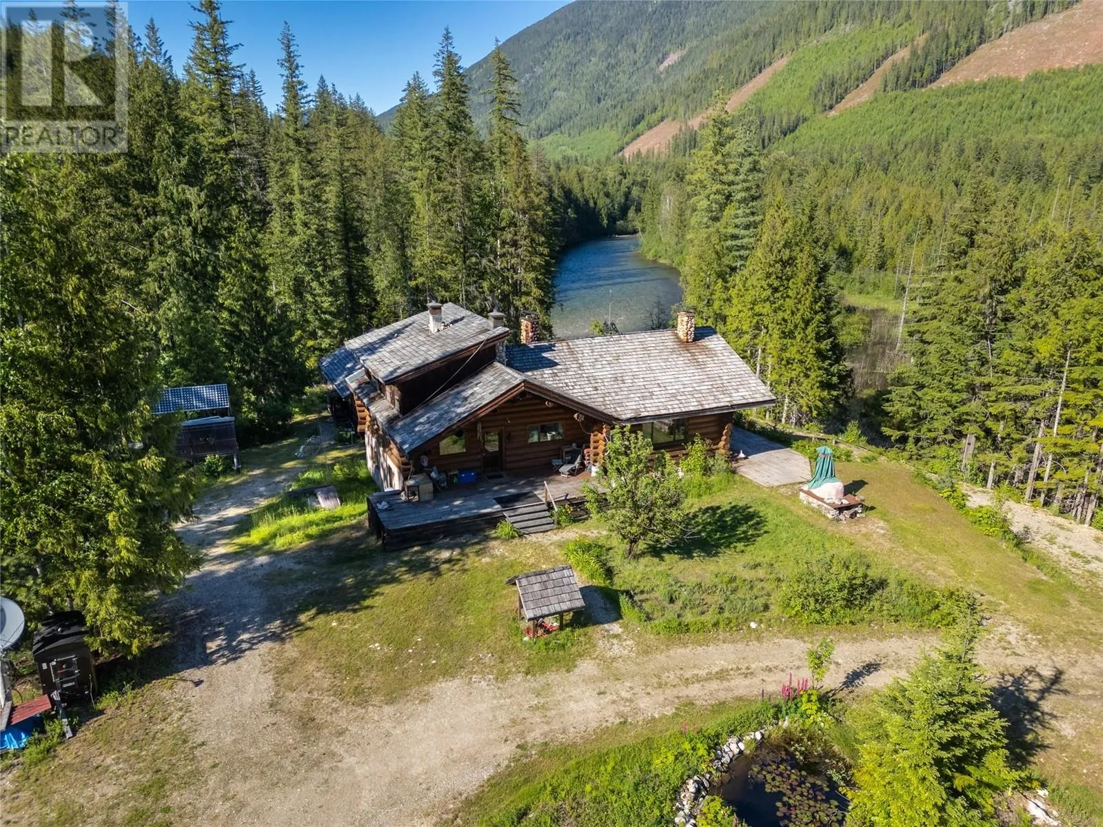 House for rent: 1415 Seymour River Road N, Seymour Arm, British Columbia V0E 1M0