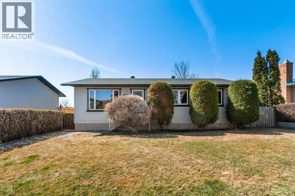 House for rent: 1417 Mccrimmon Drive, Carstairs, Alberta T0M 0N0