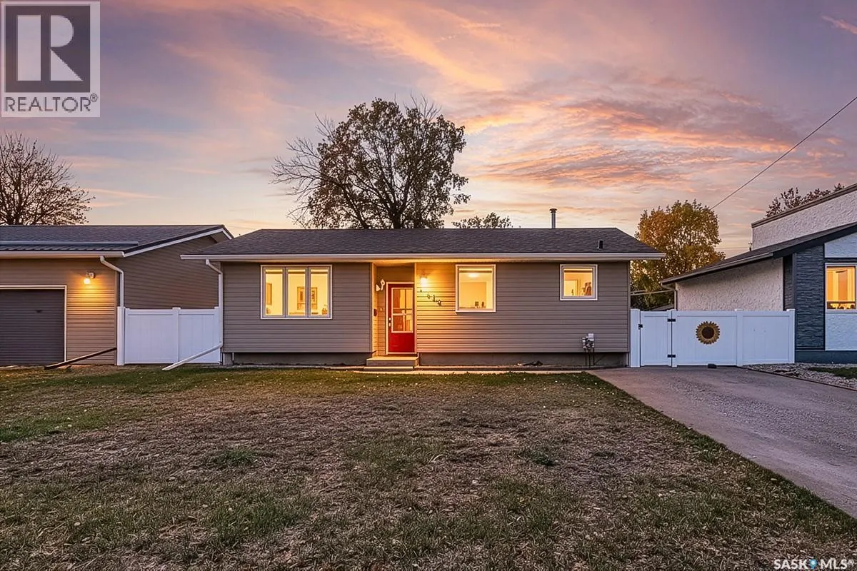 House for rent: 1419 Glendale Street, Moose Jaw, Saskatchewan S6H 6Z1