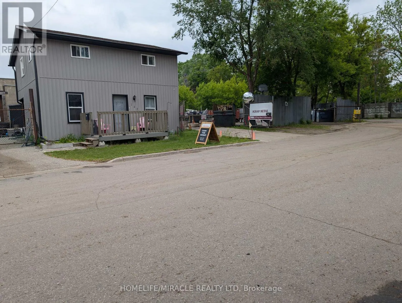 142 Charlotte Street, Brant, Ontario N3T 2X8