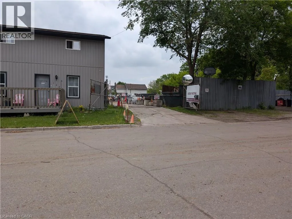 142 Charlotte Street, Brantford, Ontario N3T 2X8