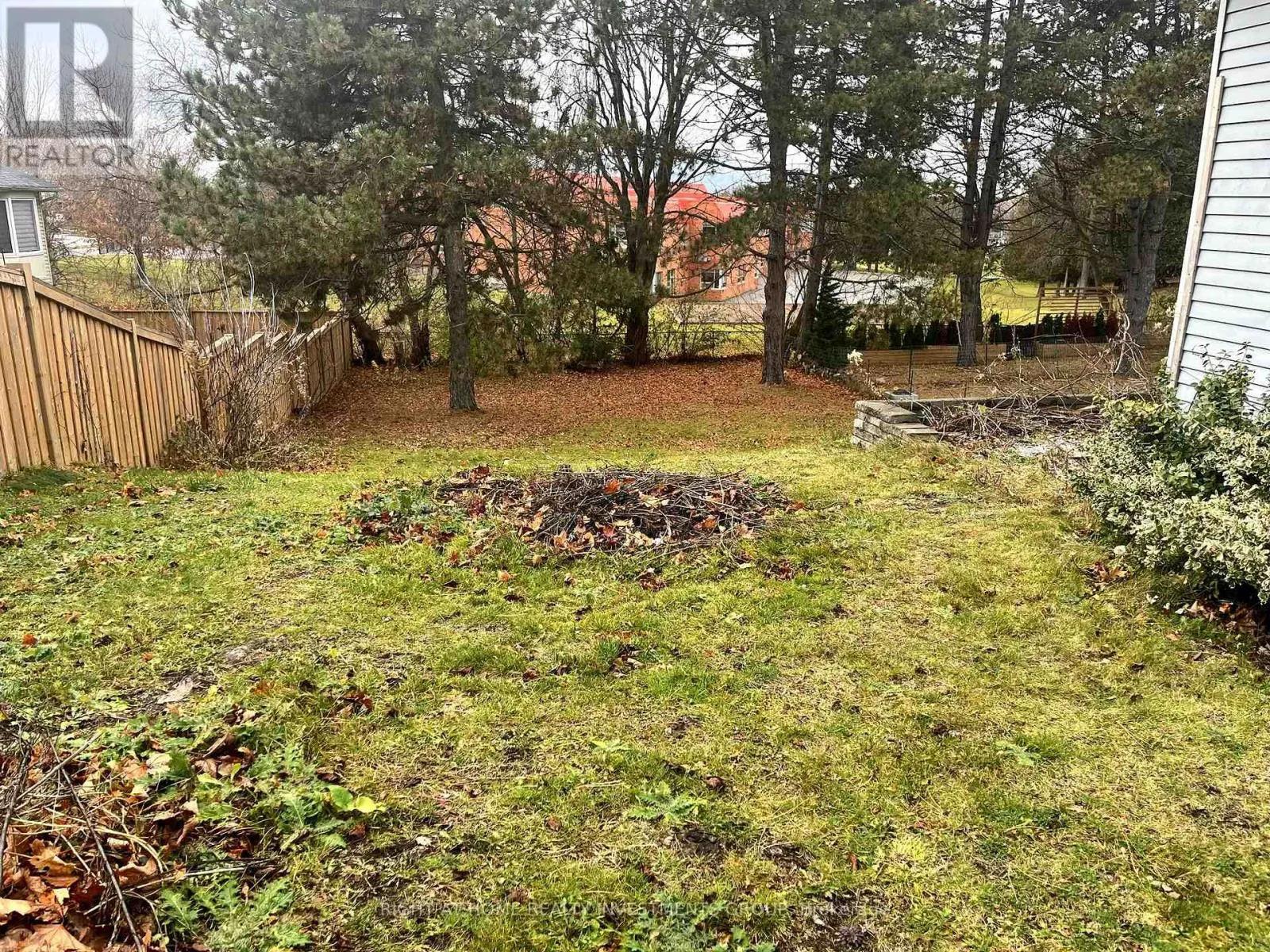 142 Howard Road, Newmarket, Ontario L3Y 3G7