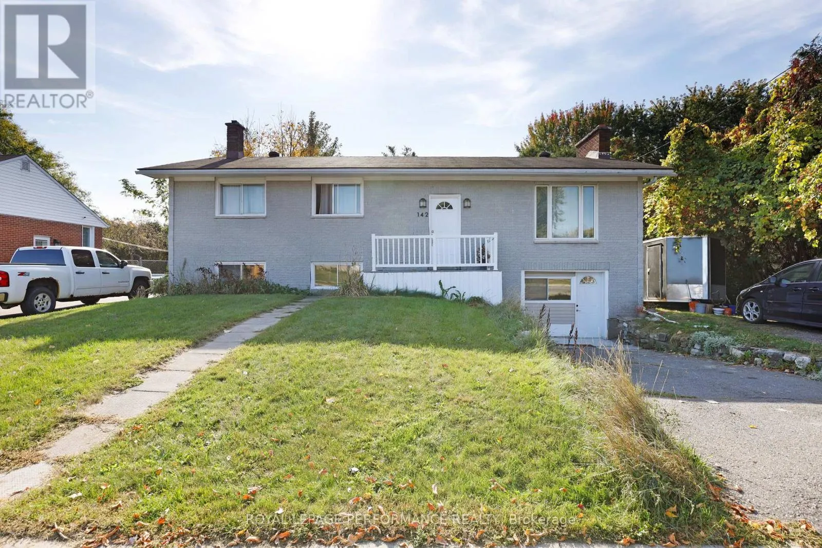 House for rent: 142 Meadowlands Drive W, Ottawa, Ontario K2G 2S4