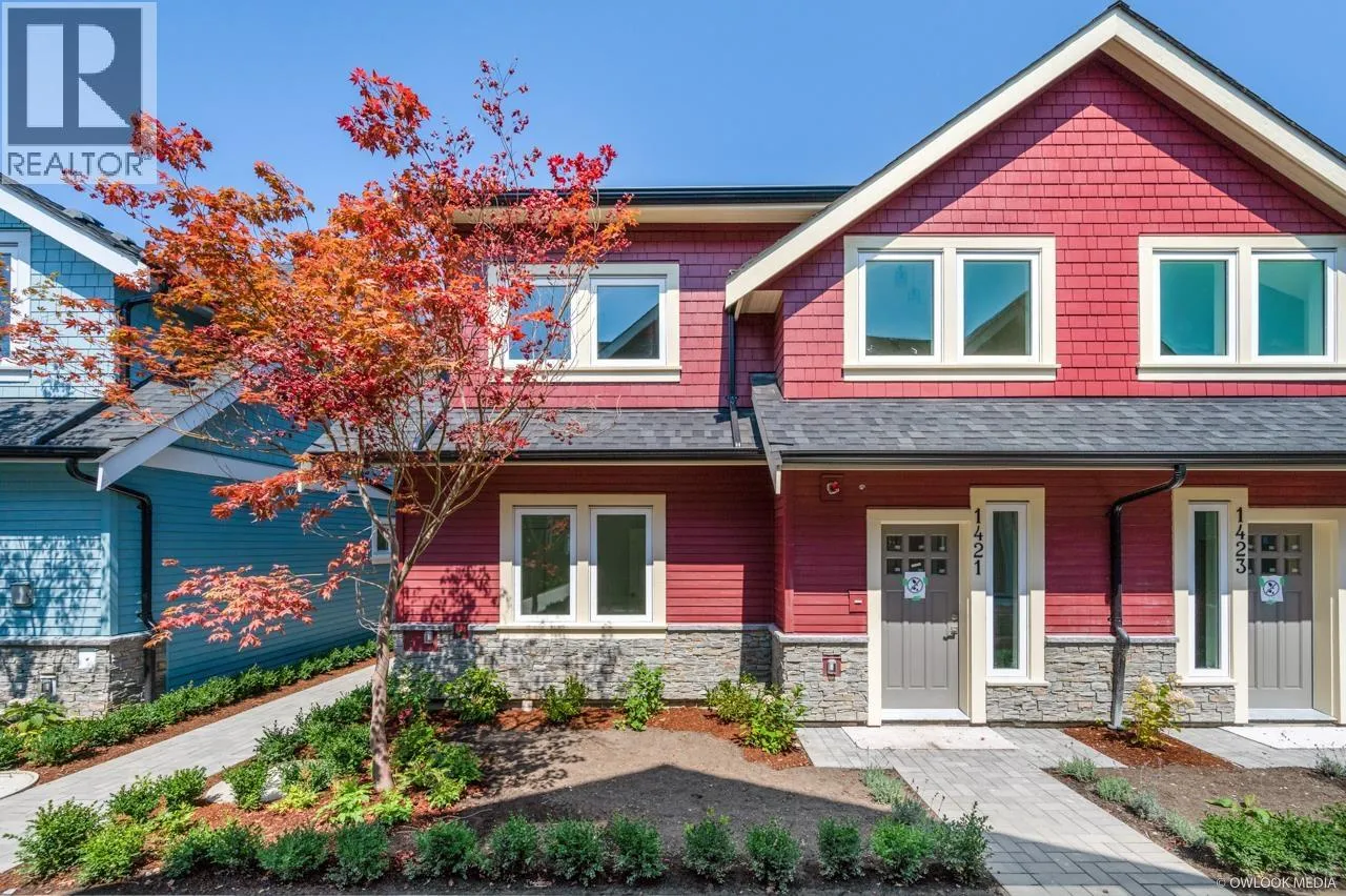 Duplex for rent: 1421 E 27th Avenue, Vancouver, British Columbia V5N 2W6