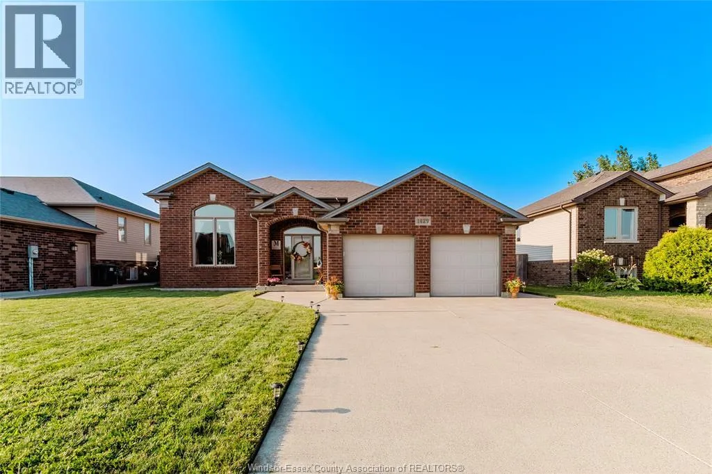 House for rent: 1429 Oakwood Avenue, Lakeshore, Ontario N8L 0S4