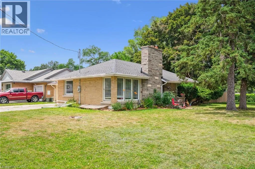 Duplex for rent: 143 Bruce Street, Kitchener, Ontario N2B 1Y9